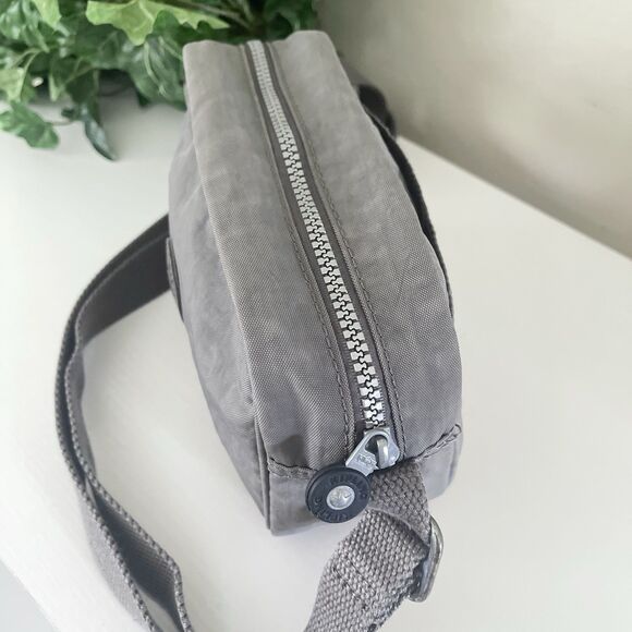 Kipling Cross Body Bag Travel Adjustable Strap Light Gray Washable Pocket Zipper - Picture 3 of 10